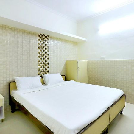 Spot On 44679 Hotel Samrat Sohana Экстерьер фото