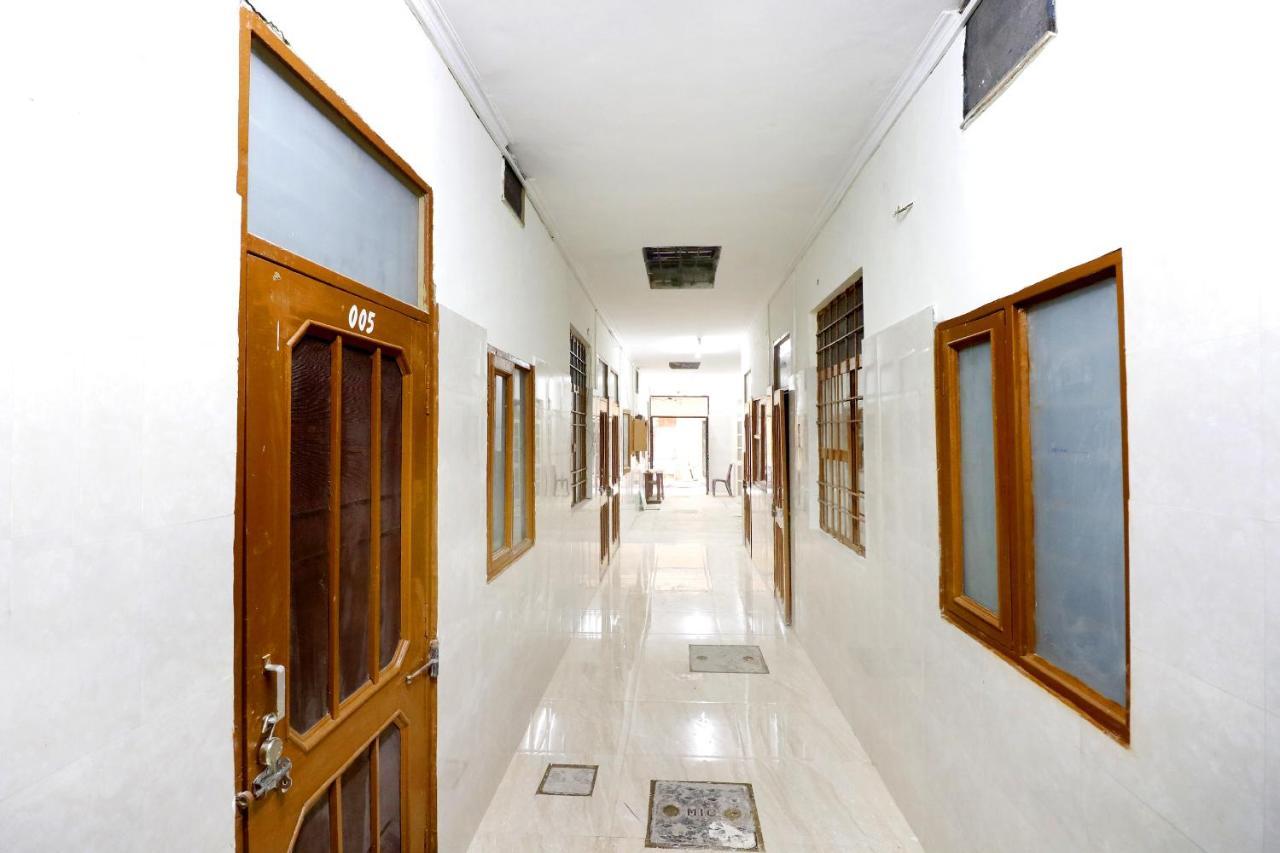 Spot On 44679 Hotel Samrat Sohana Экстерьер фото