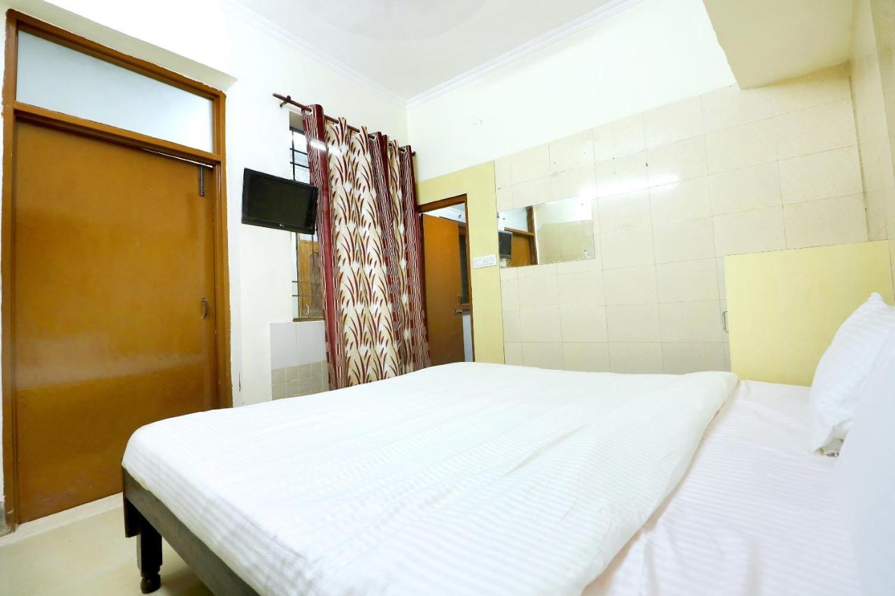 Spot On 44679 Hotel Samrat Sohana Экстерьер фото