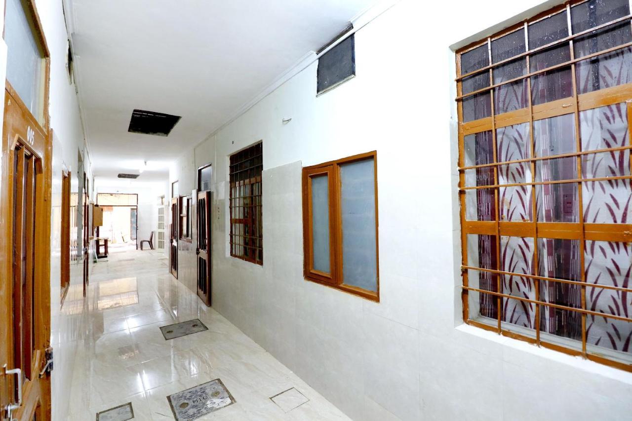 Spot On 44679 Hotel Samrat Sohana Экстерьер фото