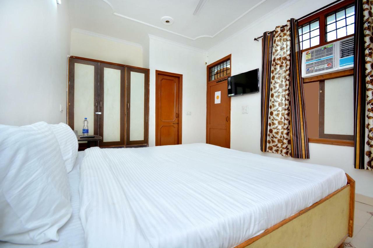 Spot On 44679 Hotel Samrat Sohana Экстерьер фото