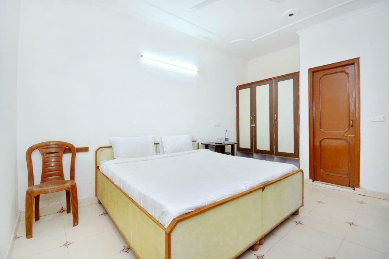 Spot On 44679 Hotel Samrat Sohana Экстерьер фото